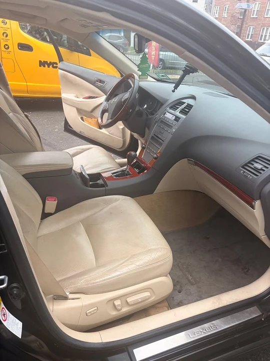 2010 Lexus ES 5th Gen - Image 9 of 13