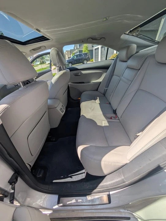 2010 Lexus ES 5th Gen - Image 9 of 11