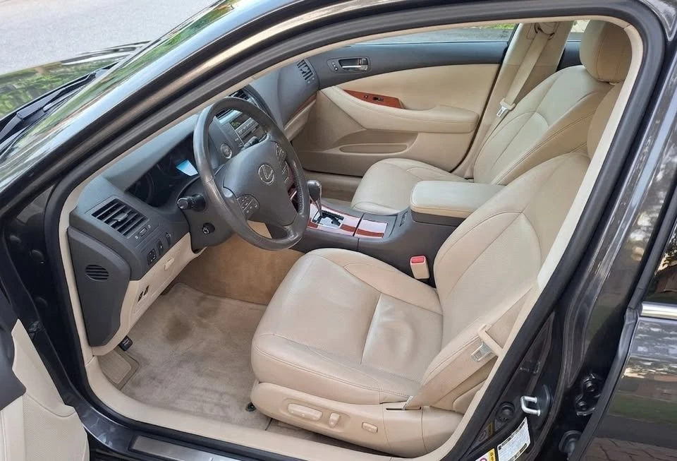 2010 Lexus ES 5th Gen - Image 2 of 8