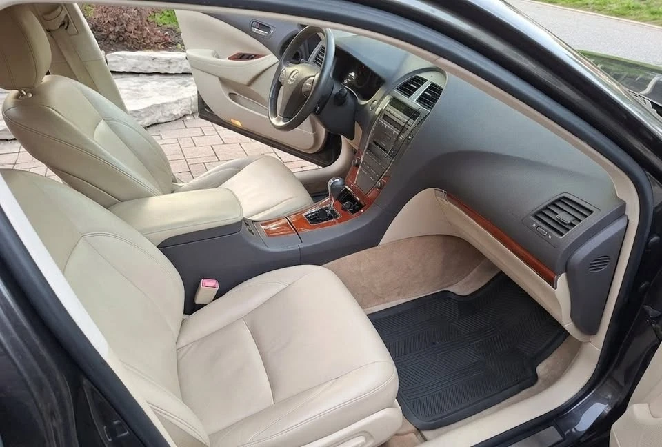 2010 Lexus ES 5th Gen - Image 4 of 8
