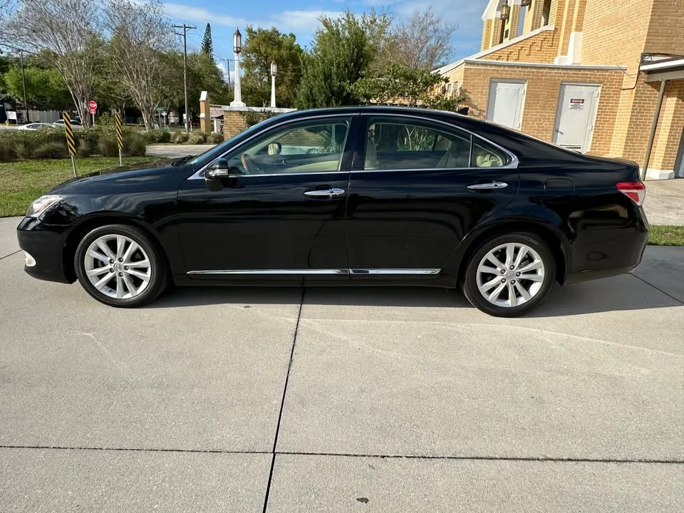 2010 Lexus ES 5th Gen - Image 7 of 20