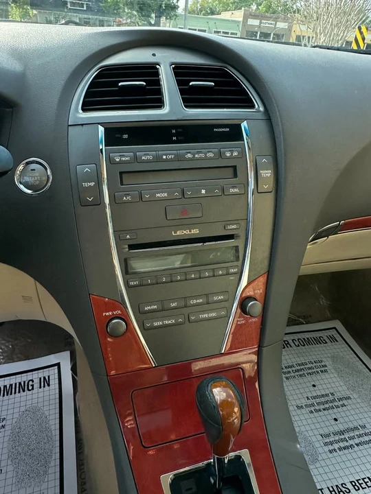 2010 Lexus ES 5th Gen - Image 13 of 20