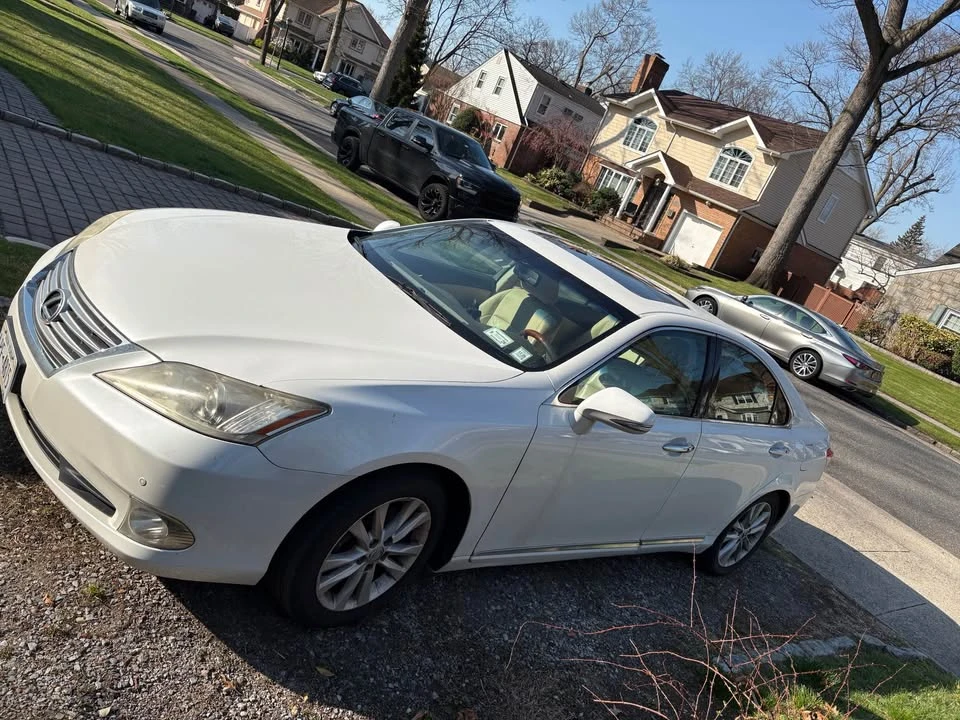 2010 Lexus ES 5th Gen - Image 3 of 5