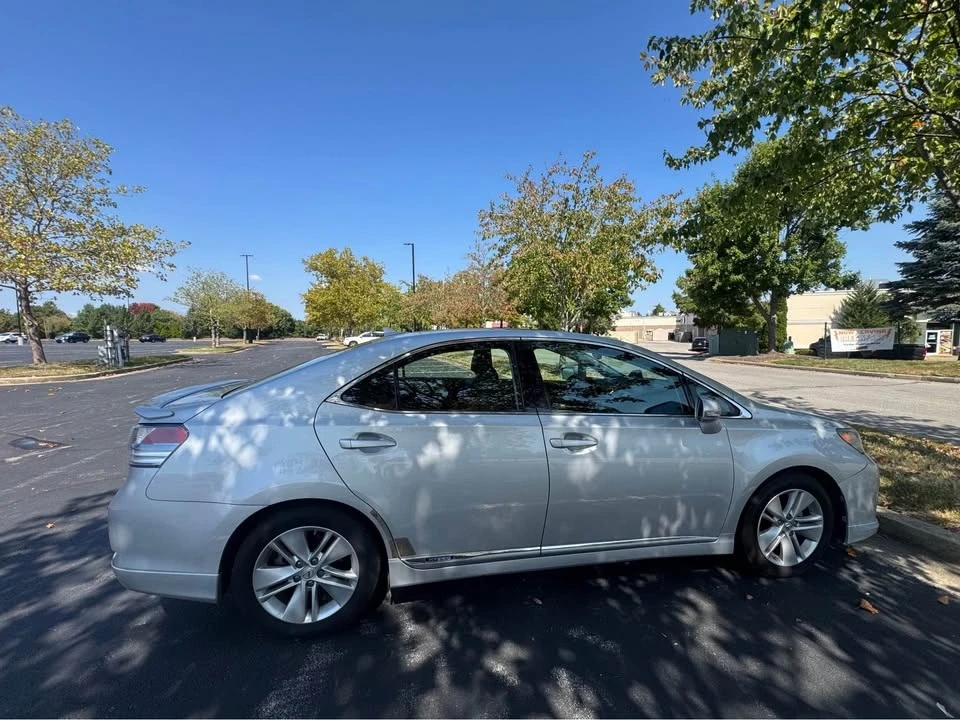 2010 Lexus HS - Image 12 of 20