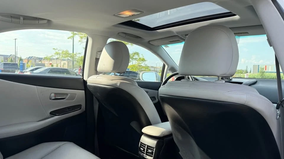 2010 Lexus HS - Image 11 of 16