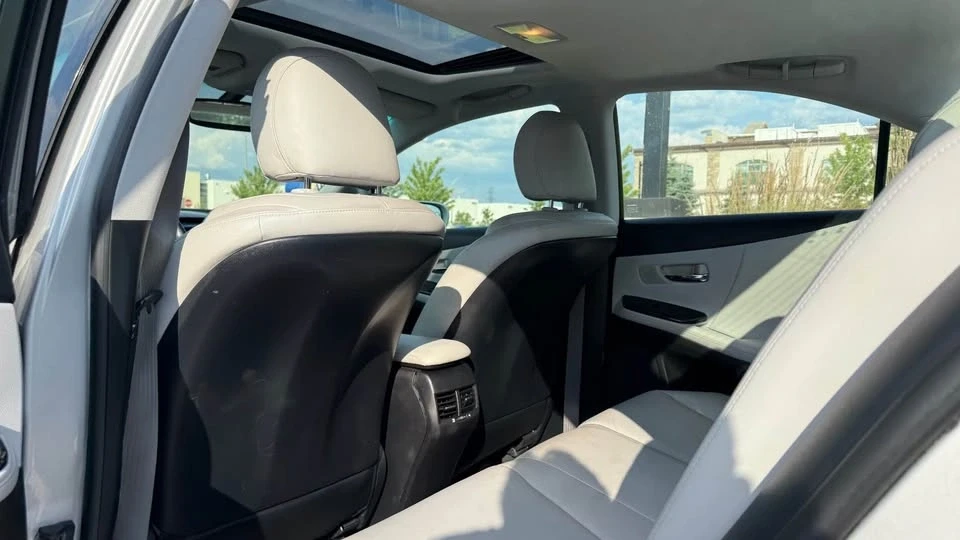 2010 Lexus HS - Image 10 of 16