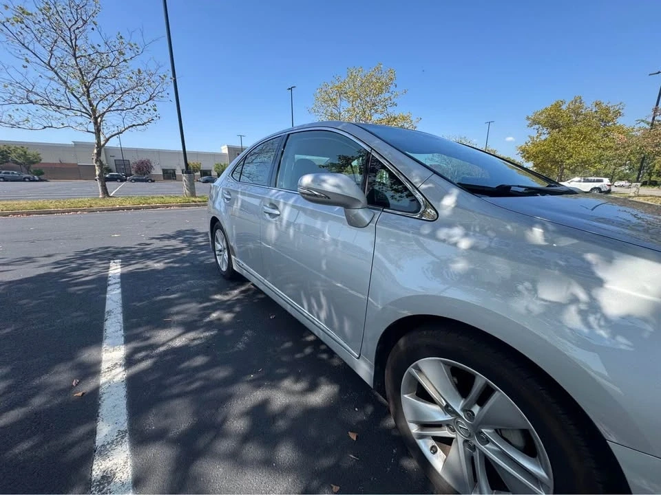 2010 Lexus HS - Image 11 of 20