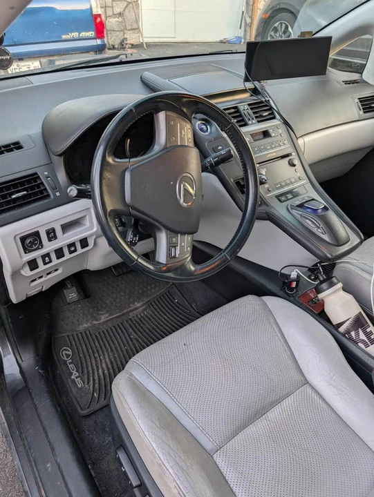 2010 Lexus HS - Image 9 of 10