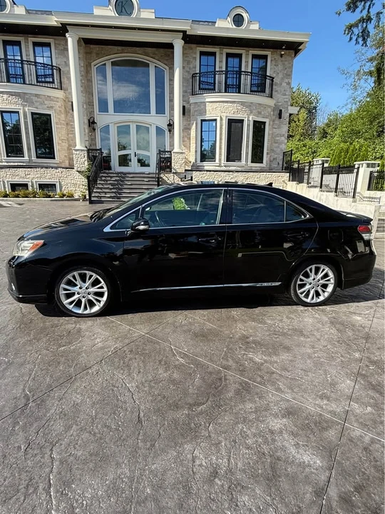 2010 Lexus HS - Image 2 of 11