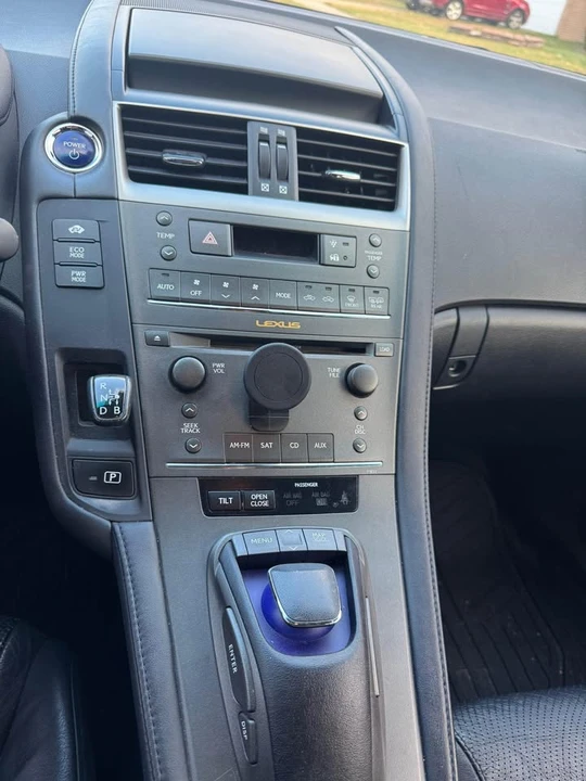 2010 Lexus HS - Image 4 of 8