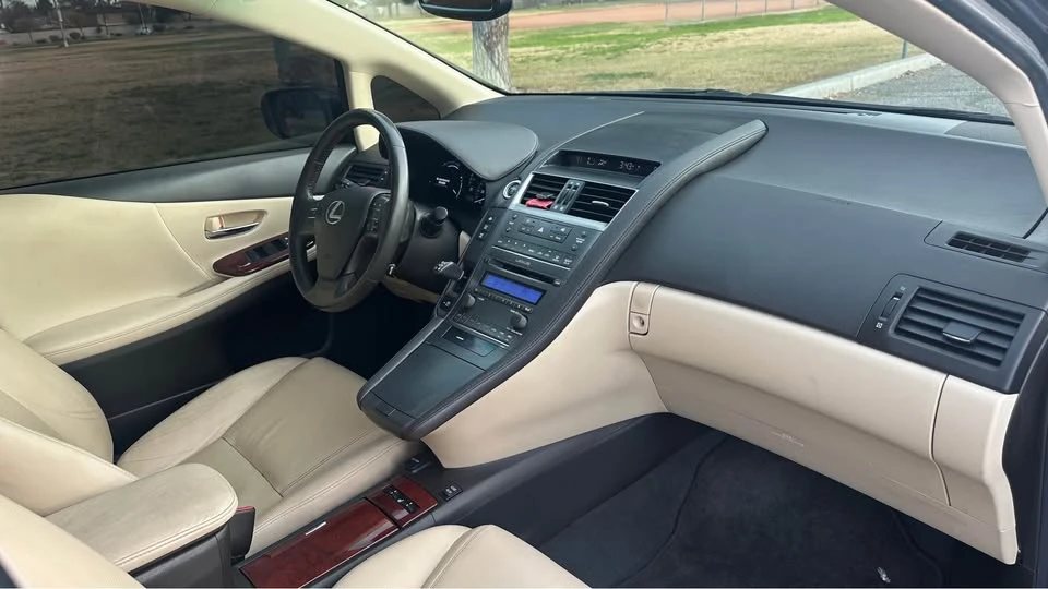 2010 Lexus HS - Image 18 of 20