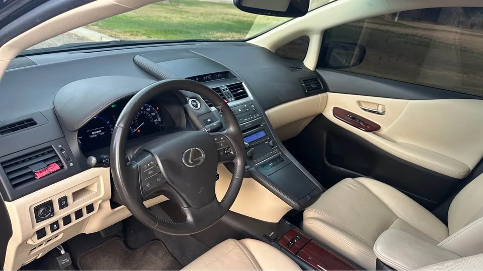 2010 Lexus HS - Image 12 of 20
