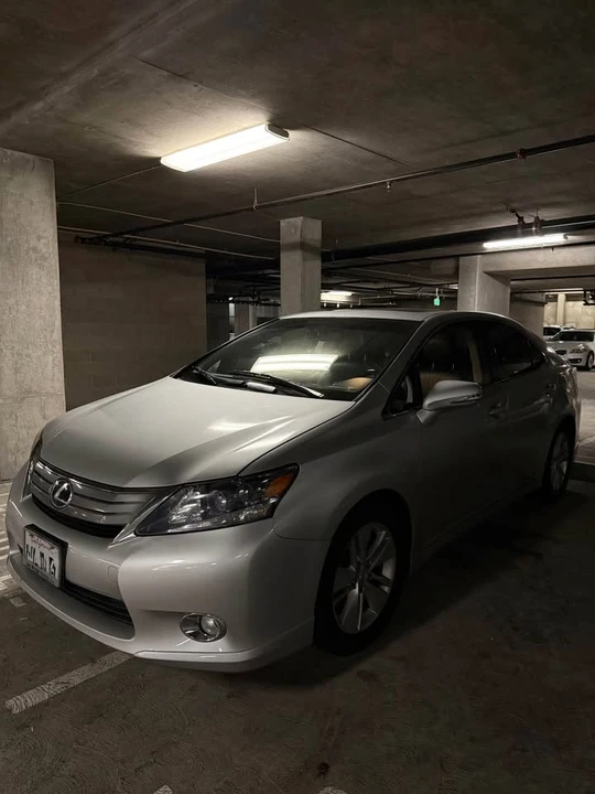 2010 Lexus HS - Image 3 of 9