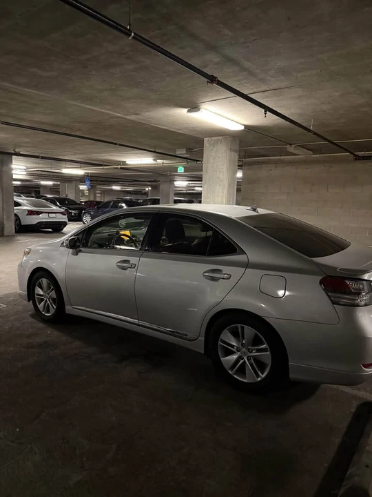 2010 Lexus HS - Image 6 of 9