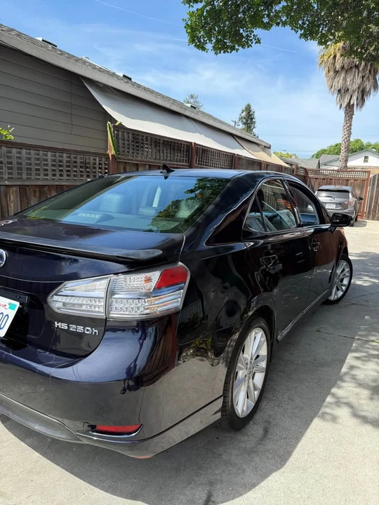 2010 Lexus HS - Image 2 of 8