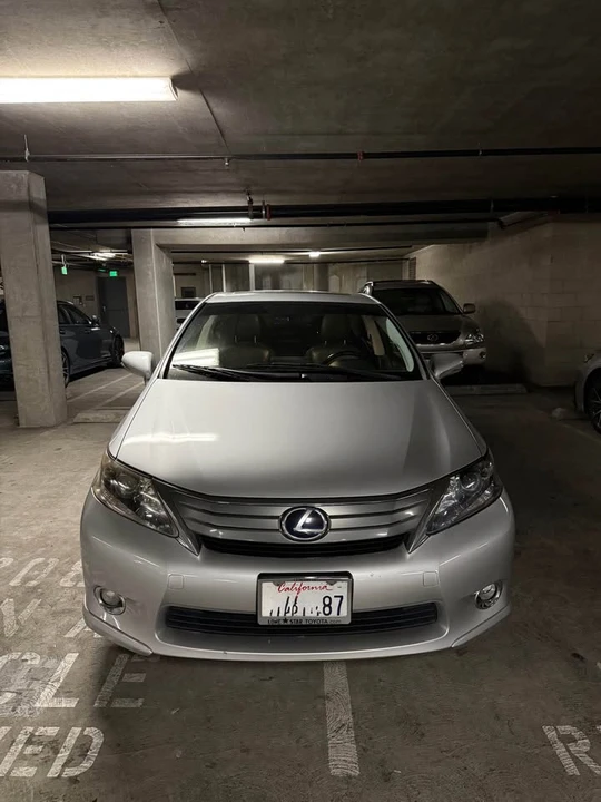 2010 Lexus HS - Image 2 of 9