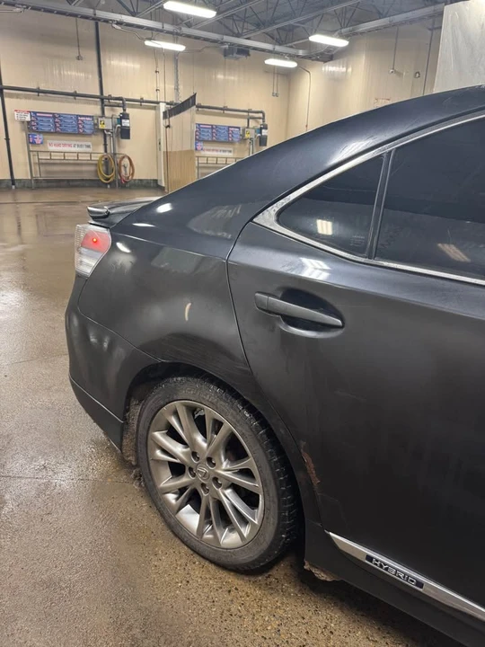 2010 Lexus HS - Image 17 of 19