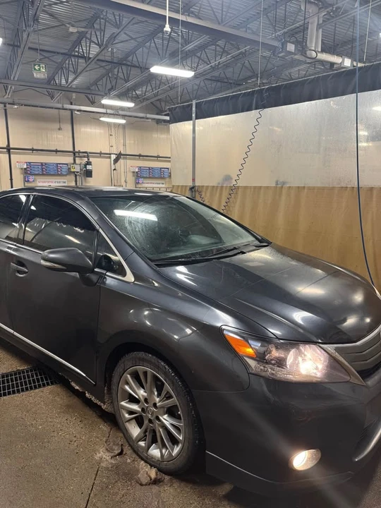 2010 Lexus HS - Image 16 of 19