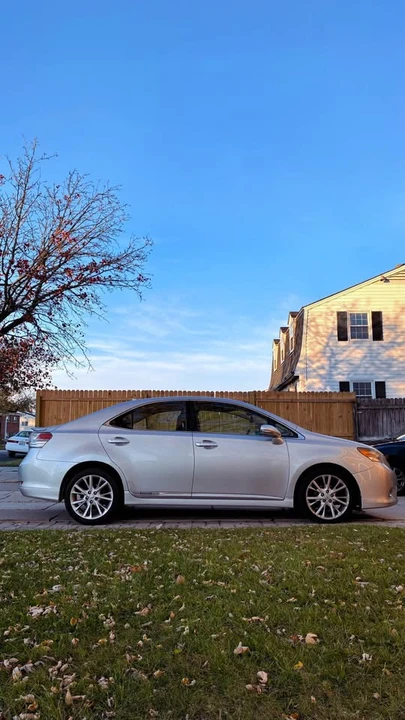 2010 Lexus HS - Image 2 of 6