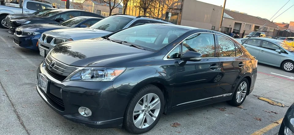 2010 Lexus HS - Image 2 of 6