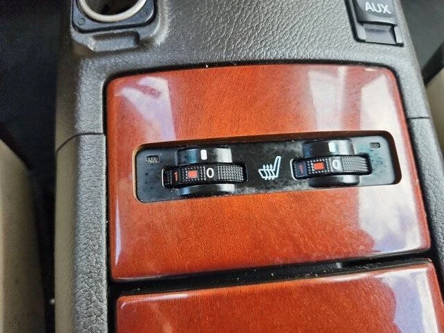 2010 Lexus HS - Image 18 of 20