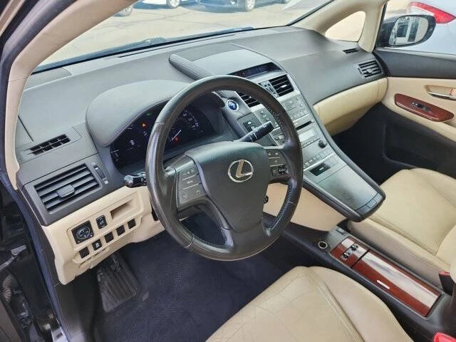 2010 Lexus HS - Image 10 of 20
