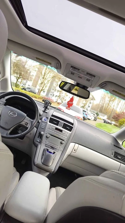 2010 Lexus HS - Image 9 of 14