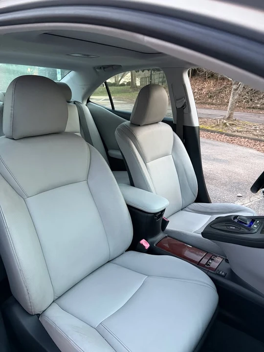 2010 Lexus HS - Image 14 of 19