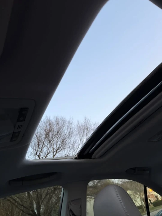 2010 Lexus HS - Image 16 of 19