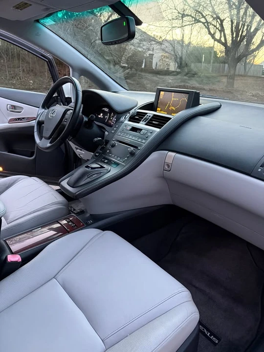 2010 Lexus HS - Image 15 of 19