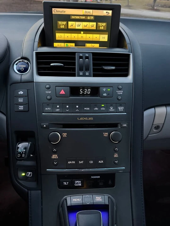 2010 Lexus HS - Image 17 of 19