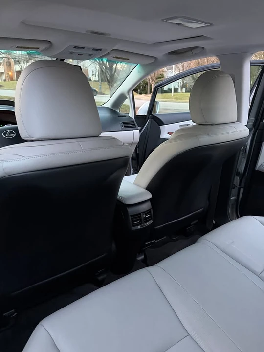 2010 Lexus HS - Image 12 of 19