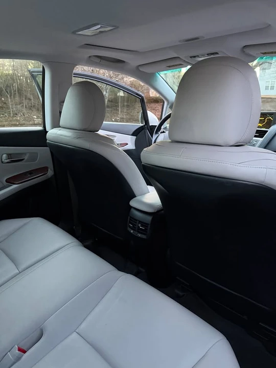 2010 Lexus HS - Image 13 of 19