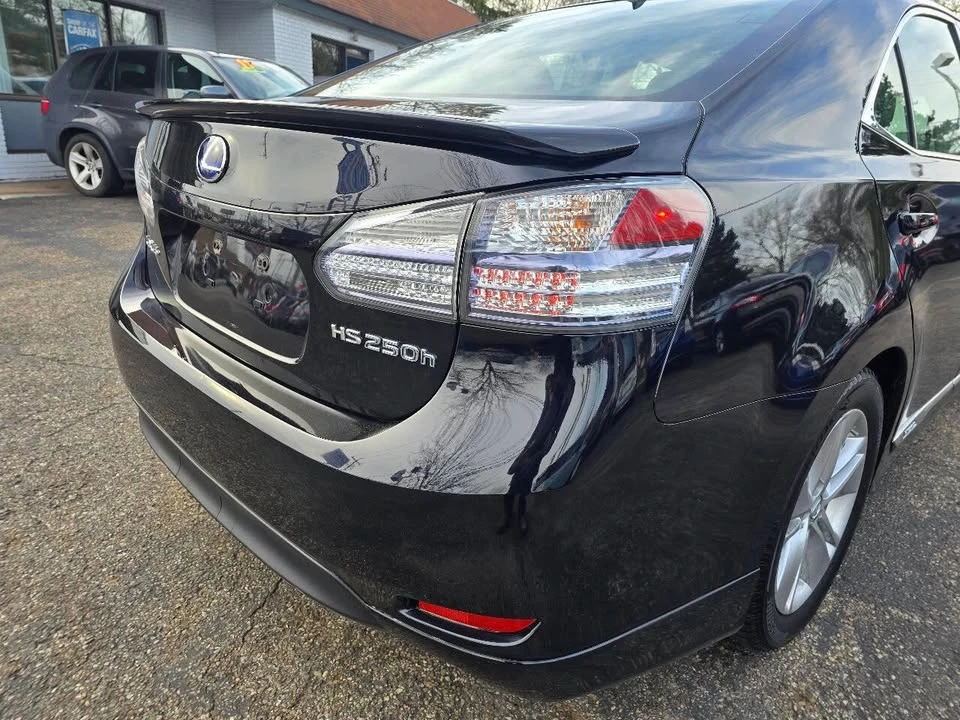 2010 Lexus HS - Image 13 of 19