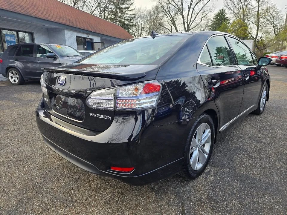 2010 Lexus HS - Image 12 of 19
