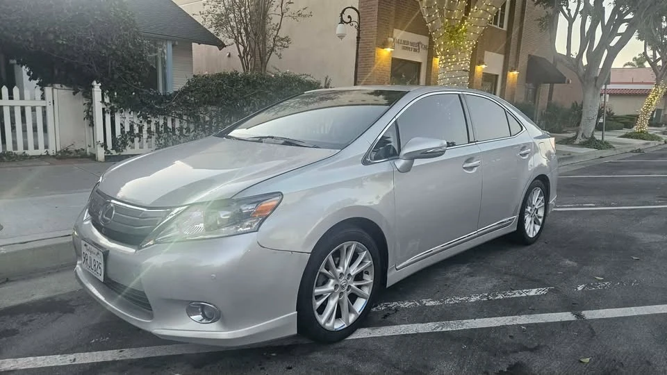 2010 Lexus HS - Image 2 of 12