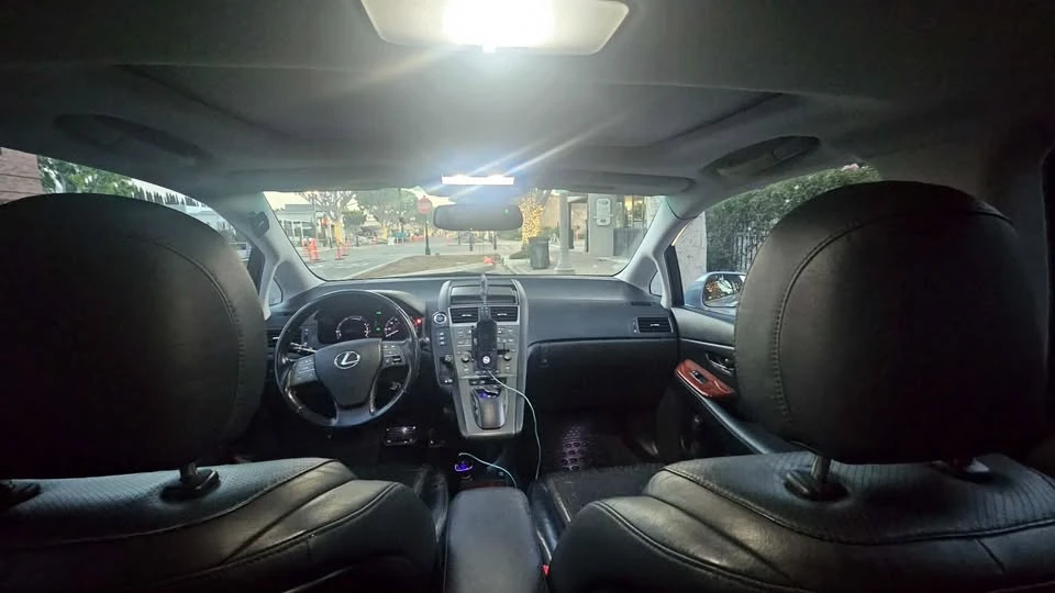 2010 Lexus HS - Image 6 of 12