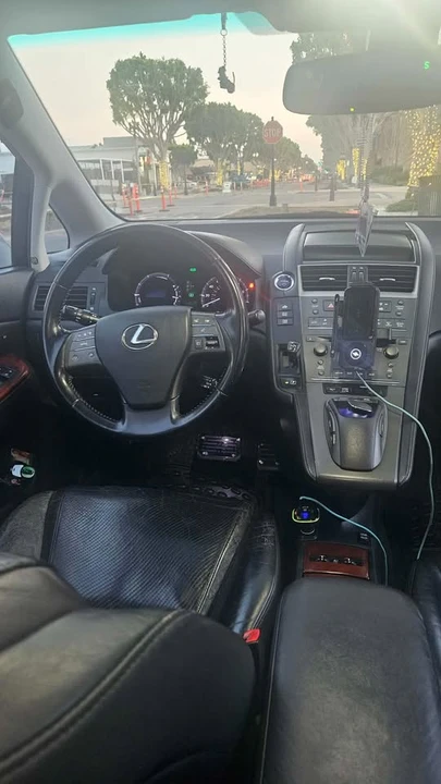 2010 Lexus HS - Image 10 of 12