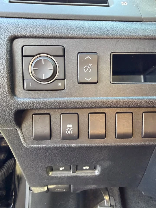 2010 Lexus HS - Image 15 of 20