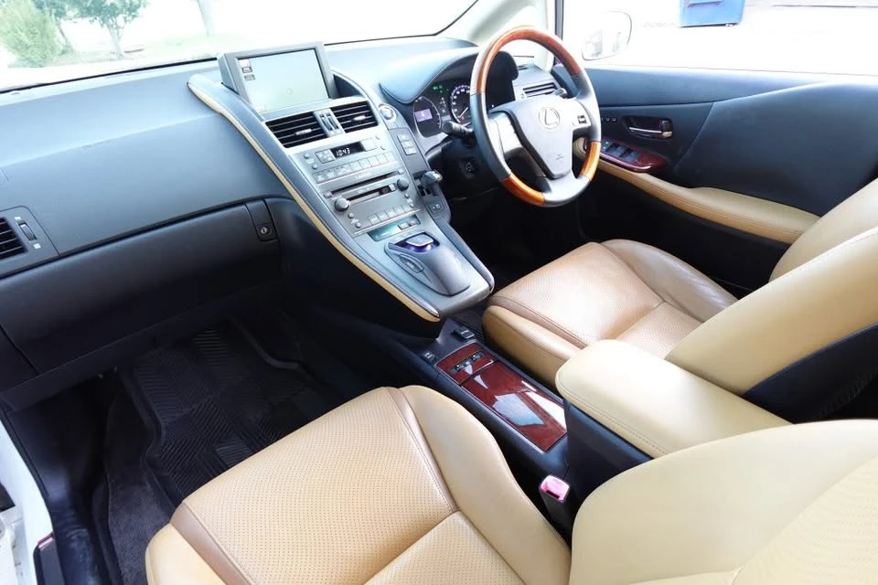 2010 Lexus HS - Image 17 of 19
