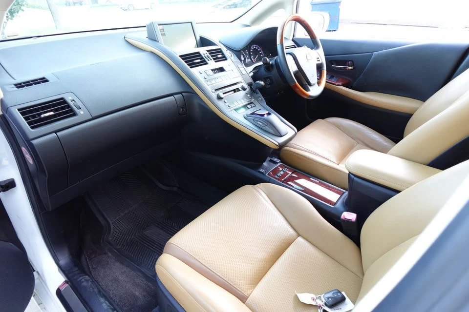 2010 Lexus HS - Image 9 of 19