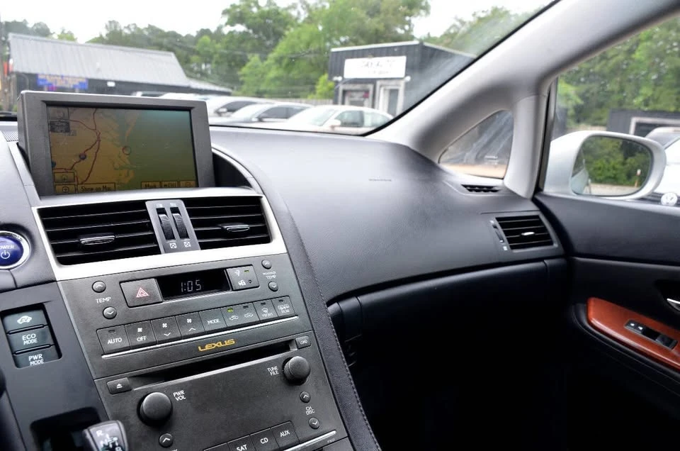 2010 Lexus HS - Image 15 of 17