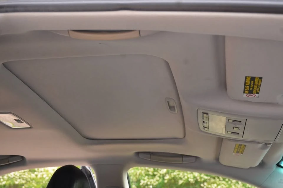 2010 Lexus HS - Image 10 of 17
