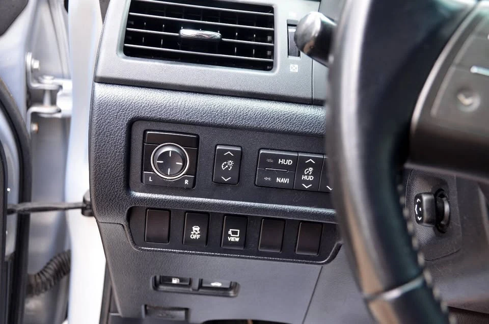2010 Lexus HS - Image 13 of 17