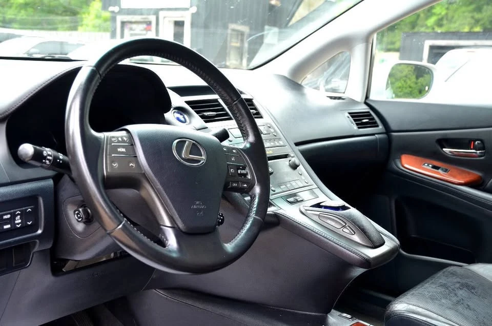 2010 Lexus HS - Image 12 of 17