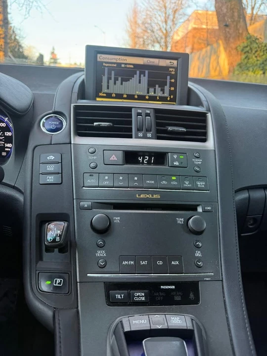 2010 Lexus HS - Image 12 of 16