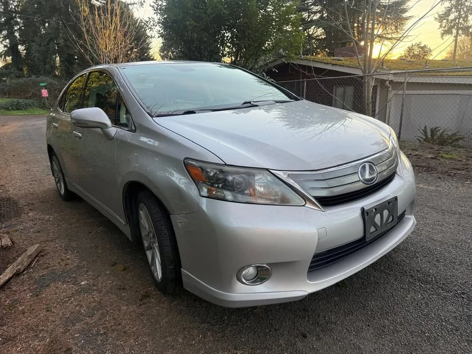 2010 Lexus HS - Image 2 of 16