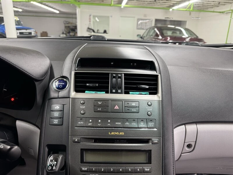 2010 Lexus HS - Image 11 of 20