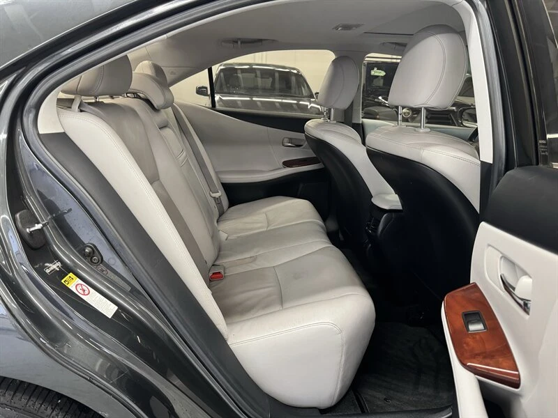 2010 Lexus HS - Image 17 of 20