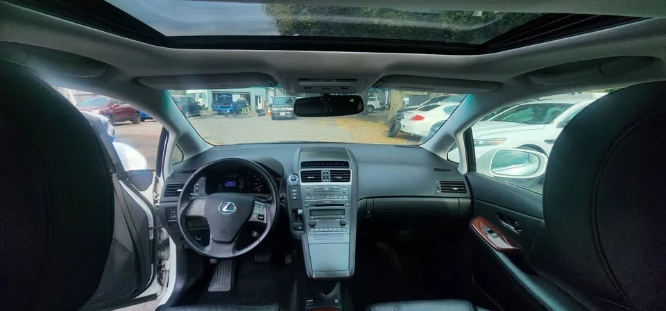 2010 Lexus HS - Image 12 of 16